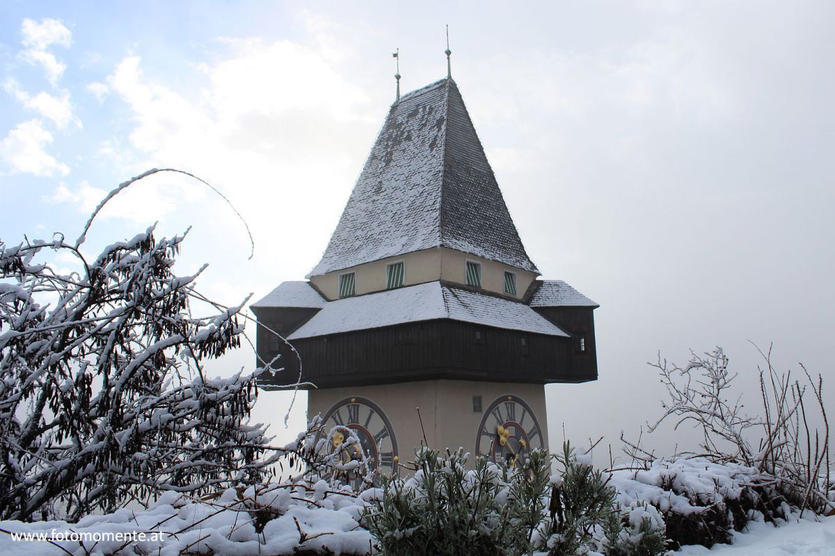 uhrturm-graz-winter-schnee