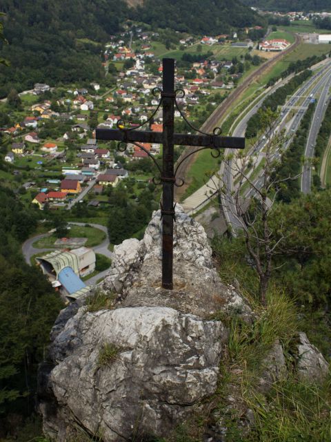 Das Kreuz beim Jungfernsprung nähe der Burgruine Gösting