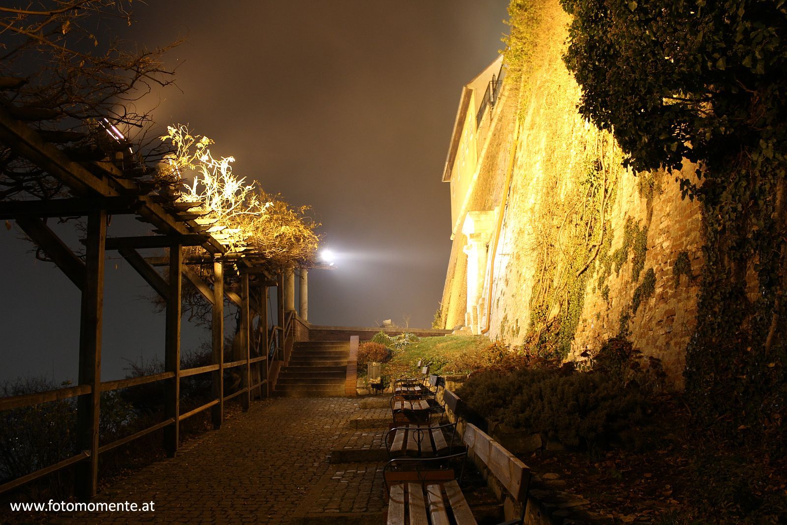 anlagen unterhalb bastie kanonenhütte garnisionsmuseum - Anlagen unterhalb der Bastie (Grazer Schloßberg) bei Nacht