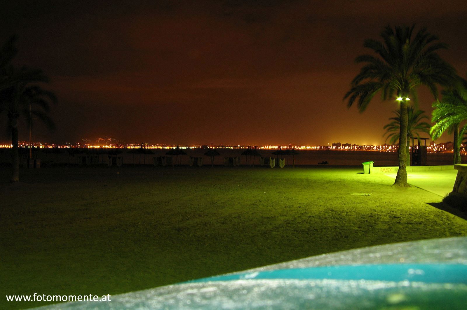 mallorca sarenal strand meer palme nacht - Strand in der Nähe des Hafens von El Arenal - Mallorca bei Nacht