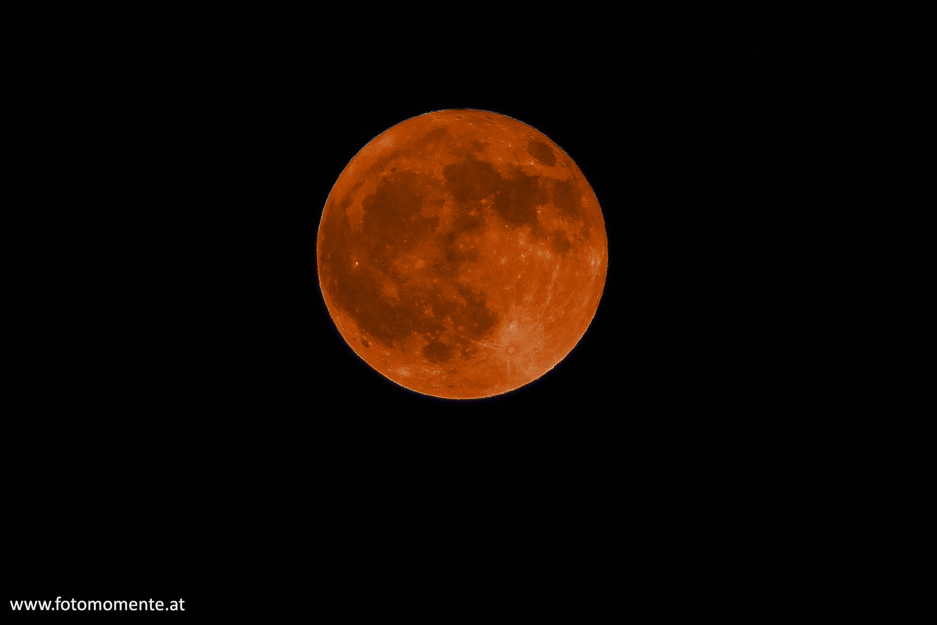 vollmond mondfinsternis orange - Oranger Vollmond - Blutmond - in einer Kernschattenfinsternis